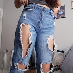 🍑ULTRA HIGH RISE HOLLISTER MOM JEANS🍑